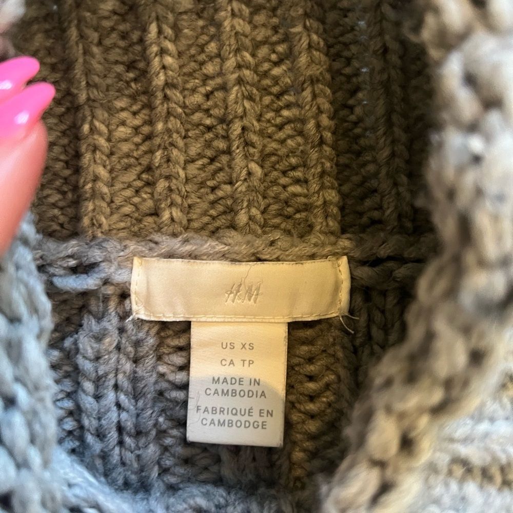 H&M sweater - Picture 3 of 3